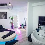شقة De Lux Jacuzzi Pat Rotund Semineu Zona Ford
