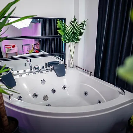 De Lux Jacuzzi Pat Rotund Semineu Zona Ford *