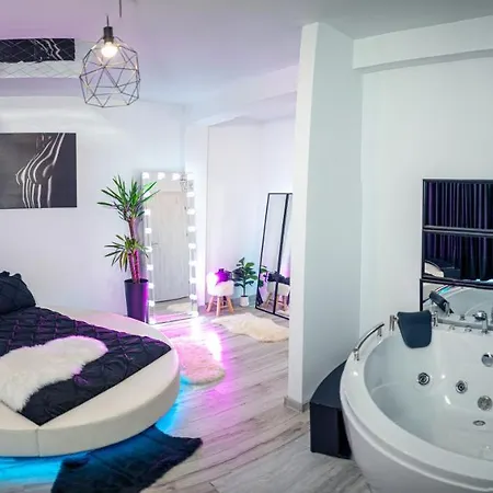 Apartament De Lux Jacuzzi Pat Rotund Semineu Zona Ford