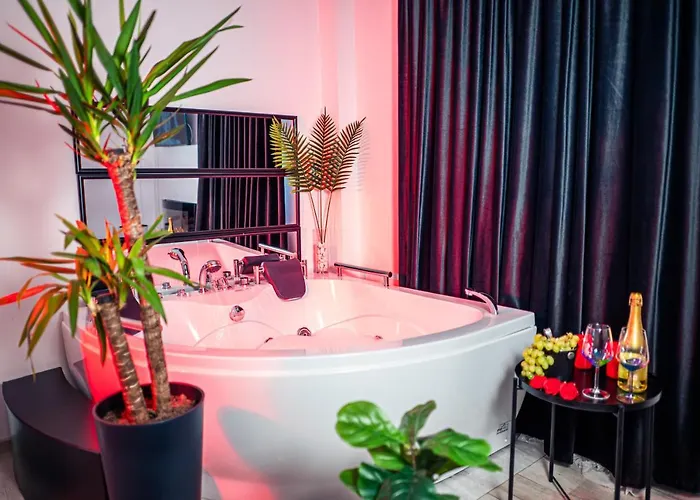 De Lux Jacuzzi Pat Rotund Semineu Zona Ford Apartment Craiova