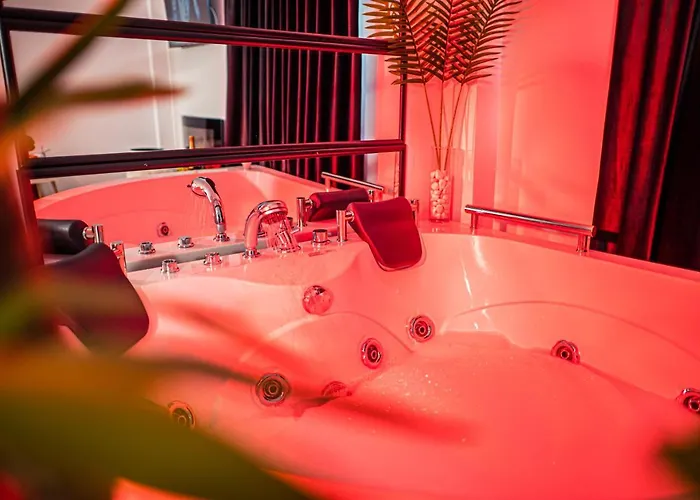 Apartment De Lux Jacuzzi Pat Rotund Semineu Zona Ford Craiova