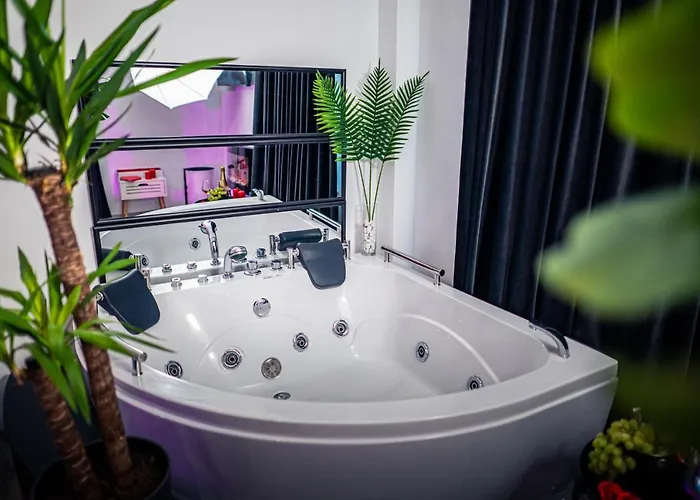 De Lux Jacuzzi Pat Rotund Semineu Zona Ford *