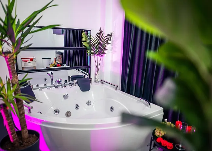 De Lux Jacuzzi Pat Rotund Semineu Zona Ford 아파트