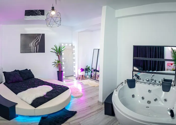 Apartment De Lux Jacuzzi Pat Rotund Semineu Zona Ford